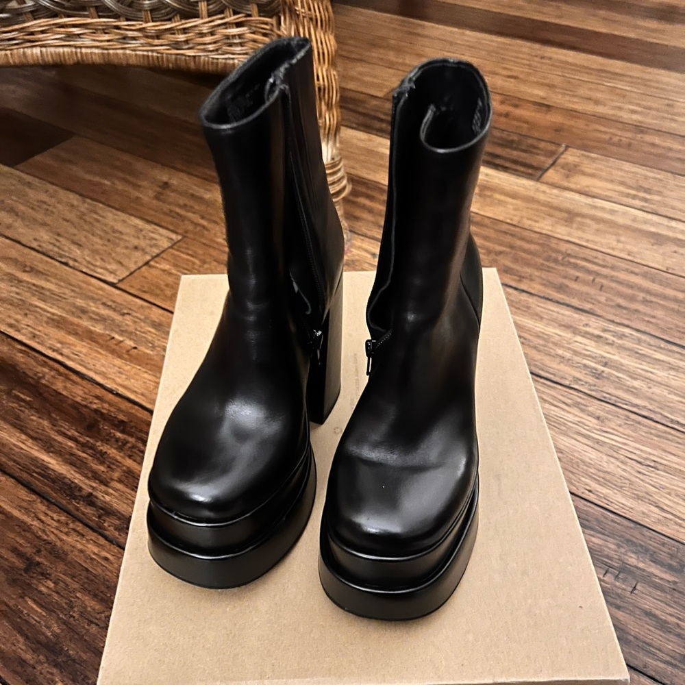 Platforms boots just wore them a few times…like new size 5.5